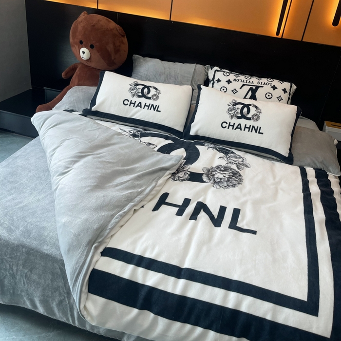 91家纺网 家纺一手货源 找家纺 2024新款大版数码印花四件套高克重双面加厚牛奶绒四件套 白香