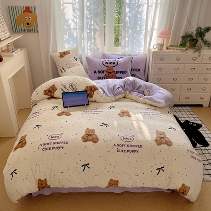 91家纺网 家纺一手货源 找家纺 桃喜 2024新秋冬新品卡通混搭牛奶绒系列四件套 点点熊