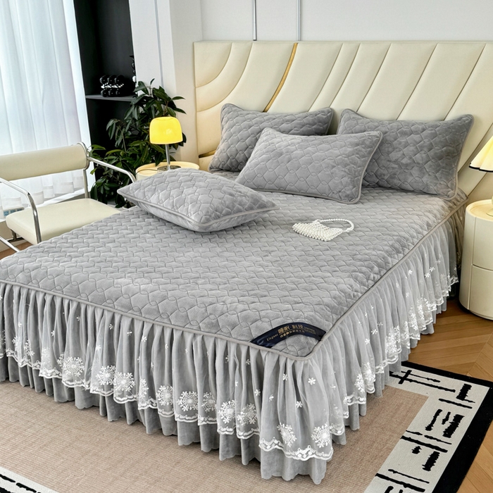 91家纺网 家纺一手货源 找家纺 品乐家纺 2024新款简约牛奶绒夹棉保暖床裙 银灰