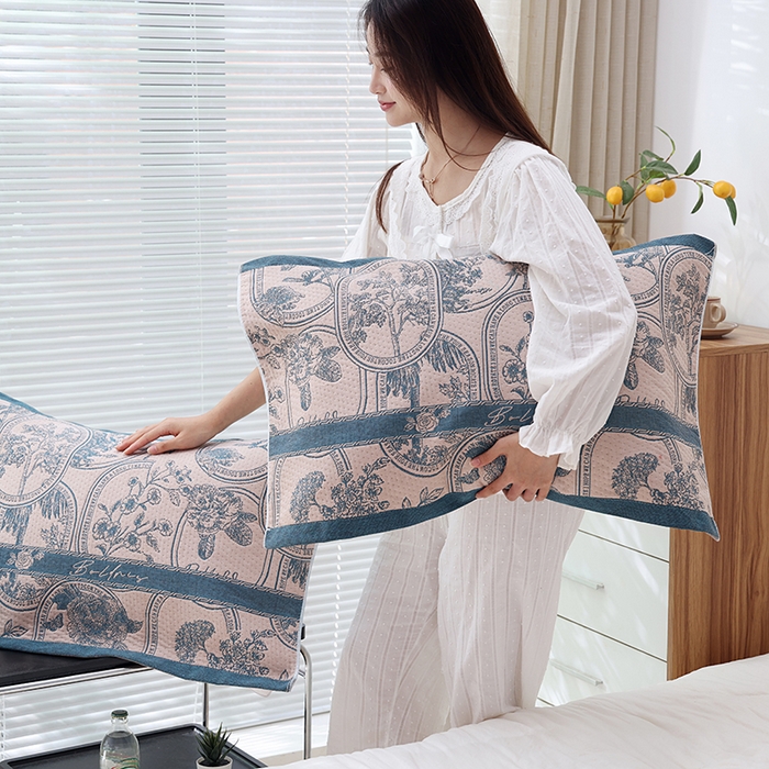 91家纺网 家纺一手货源 找家纺 朴尔家纺-毛巾被 2024年新款卡通定位纯棉四层纱布枕巾 清欢-蓝