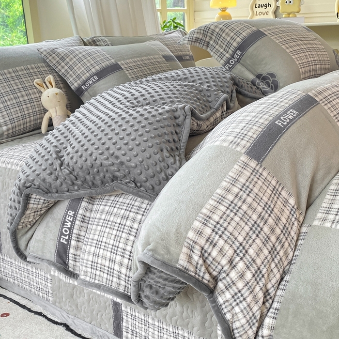 91家纺网 家纺一手货源 找家纺 赫梵茜 2024新款高克重安抚豆豆被套牛奶绒夹棉床盖四件套 山茶花