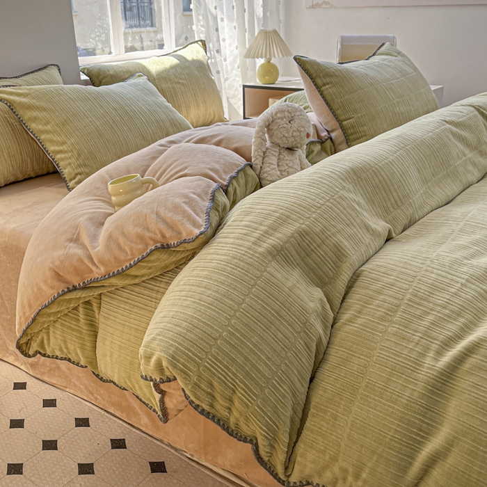 91家纺网 家纺一手货源 找家纺 晚依家纺 2024新款230g纯色立体雕花牛奶绒四件套贝壳边加厚保暖定制定做 香榭格调-果茶绿