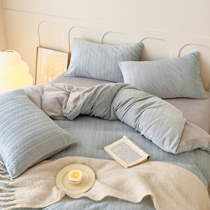 91家纺网 家纺一手货源 找家纺 2024新款雕花绒牛奶绒四件套--麦穗系列 麦穗蓝灰