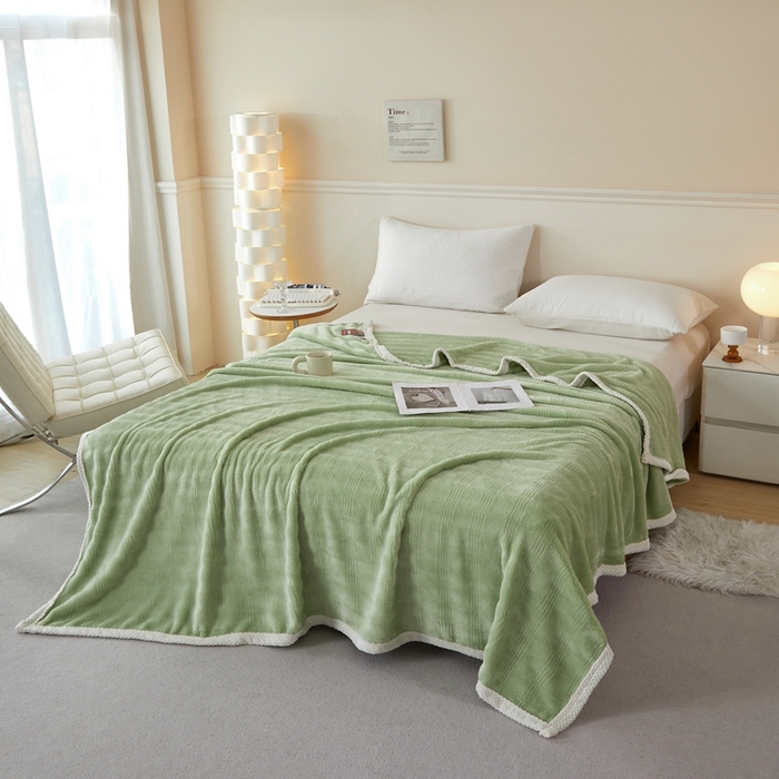 91家纺网 家纺一手货源 找家纺 可思家纺 2024新款纯色仿兔绒泡泡绒毛毯家用四级毯午睡毯 条纹人生抹茶绿