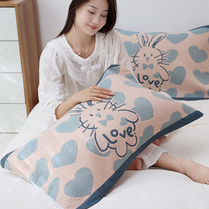 91家纺网 家纺一手货源 找家纺 朴尔家纺-毛巾被 2024年新款卡通定位纯棉四层纱布枕巾 心跳小兔-蓝