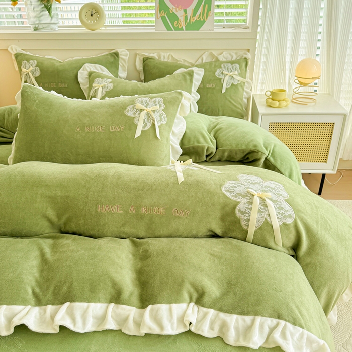 91家纺网 家纺一手货源 找家纺 宜家坊 2024秋冬韩版花边蕾丝刺绣加厚牛奶绒四件套（含无纺布手提袋） 花屿集-绿