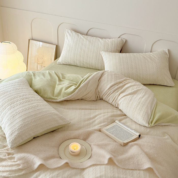 91家纺网 家纺一手货源 找家纺 2024新款雕花绒牛奶绒四件套--麦穗系列 麦穗奶白绿