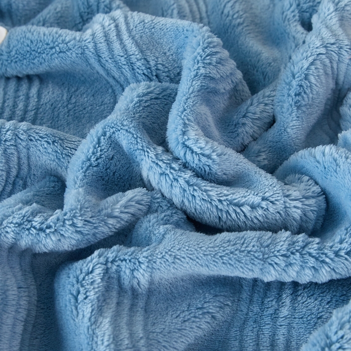 91家纺网 家纺一手货源 找家纺 可思家纺 2024新款纯色仿兔绒泡泡绒毛毯家用四级毯午睡毯 条纹人生海洋蓝