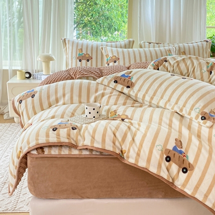 赫梵茜 2024新款高克重安抚豆豆被套加厚牛奶绒床盖加厚牛奶绒夹棉床笠四件套 萝卜小兔