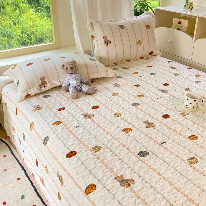 91家纺网 家纺一手货源 找家纺 赫梵茜 2024新款高克重牛奶绒夹棉单床盖 南瓜小熊