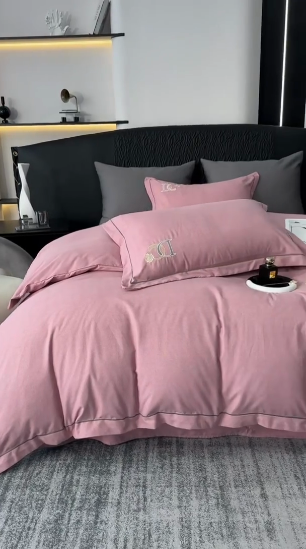 91家纺网 家纺一手货源 找家纺 宜家坊 2024新款加厚肌理纹碳素磨毛刺绣四件套-邂逅系列 邂逅-豆沙粉