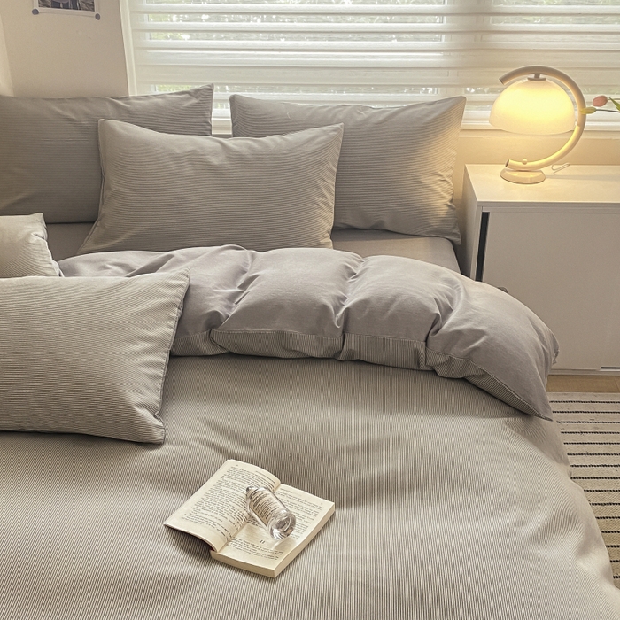 91家纺网 家纺一手货源 找家纺 慕尚家纺 2025新款原棉磨毛四件套单被套系列-四件套 细条雅致灰