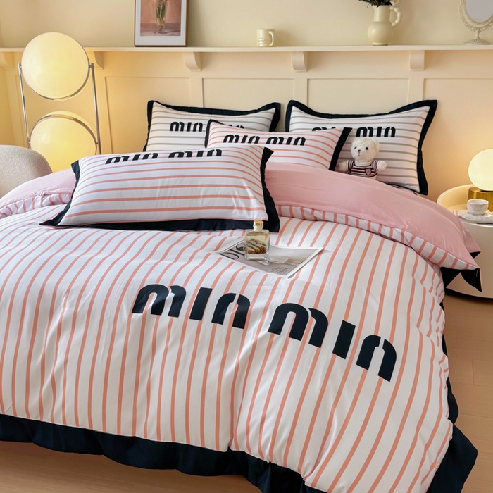 91家纺网 家纺一手货源 找家纺 花沐家居 2024新款亲肤云朵棉四件套加厚印花高克重磨毛四件套直播爆款 条纹粉