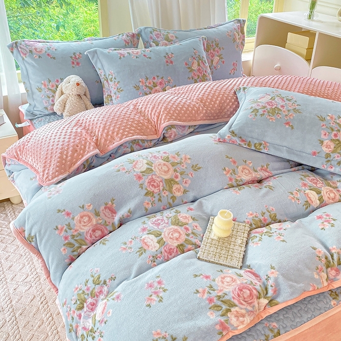 91家纺网 家纺一手货源 找家纺 赫梵茜 2024新款高克重安抚豆豆被套加厚牛奶绒床盖加厚牛奶绒夹棉床笠四件套 风吹半夏