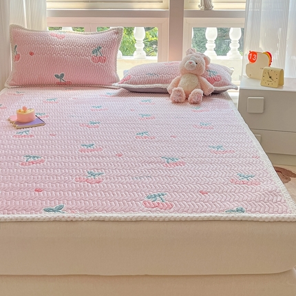 91家纺网 家纺一手货源 找家纺 川悦生活 2024新款A类印花雪花绒床垫加厚绒保暖床护垫 床垫桃心爱语