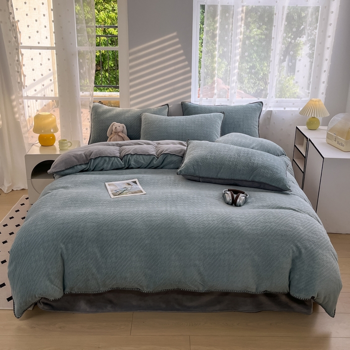 91家纺网 家纺一手货源 找家纺 晚依家纺 2024新款230g纯色立体雕花牛奶绒四件套贝壳边加厚保暖定制定做 语格-蔚蓝