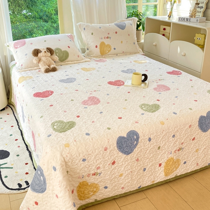 91家纺网 家纺一手货源 找家纺 赫梵茜 2024新款高克重安抚豆豆被套牛奶绒夹棉床盖四件套 七彩爱心