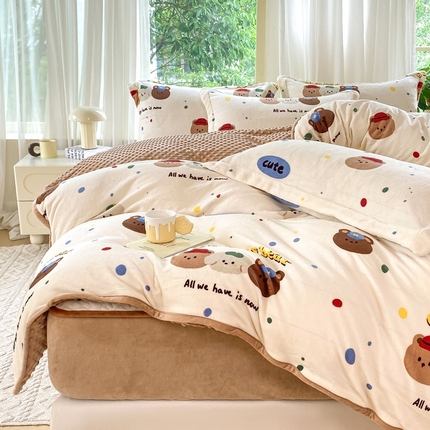 赫梵茜 2024新款高克重安抚豆豆被套加厚牛奶绒床盖加厚牛奶绒夹棉床笠四件套 复古小熊
