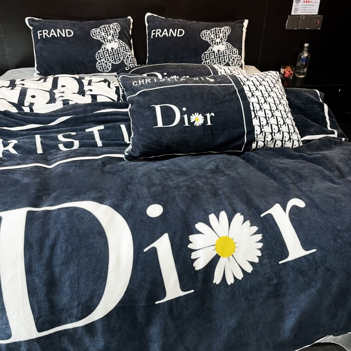 91家纺网 家纺一手货源 找家纺 2024新款大版数码印花四件套高克重双面加厚牛奶绒四件套 黑迪