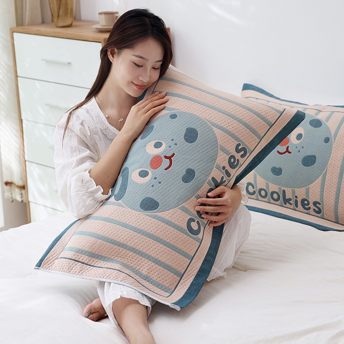 91家纺网 家纺一手货源 找家纺 朴尔家纺-毛巾被 2024年新款卡通定位纯棉四层纱布枕巾 巧克力饼-蓝
