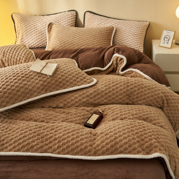 91家纺网 家纺一手货源 找家纺 吾诺家居 2024新款大豆豆绒可拆洗冬被 大豆豆-咖