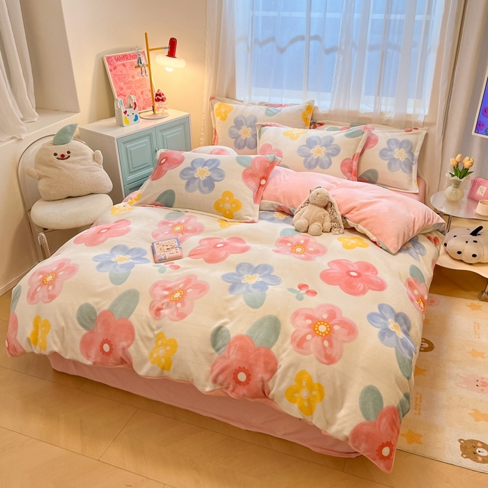 91家纺网 家纺一手货源 找家纺 2025新款田园花卉类印花牛奶绒被套单件 菲娜