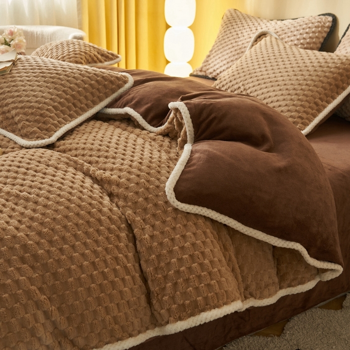 91家纺网 家纺一手货源 找家纺 吾诺家居 2024新款大豆豆绒可拆洗冬被 大豆豆-咖