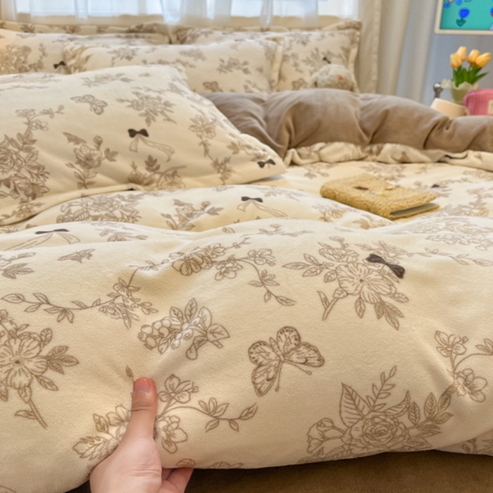 91家纺网 家纺一手货源 找家纺 2025新款田园花卉类印花牛奶绒被套单件 丽娜