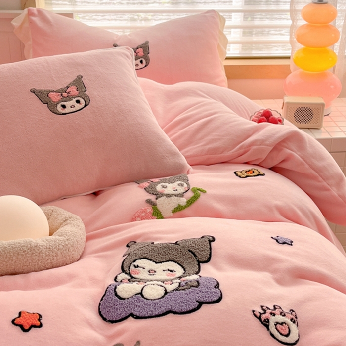 91家纺网 家纺一手货源 找家纺 丝印良品 2024秋冬卡通毛巾绣牛奶绒四件套 甜心-粉