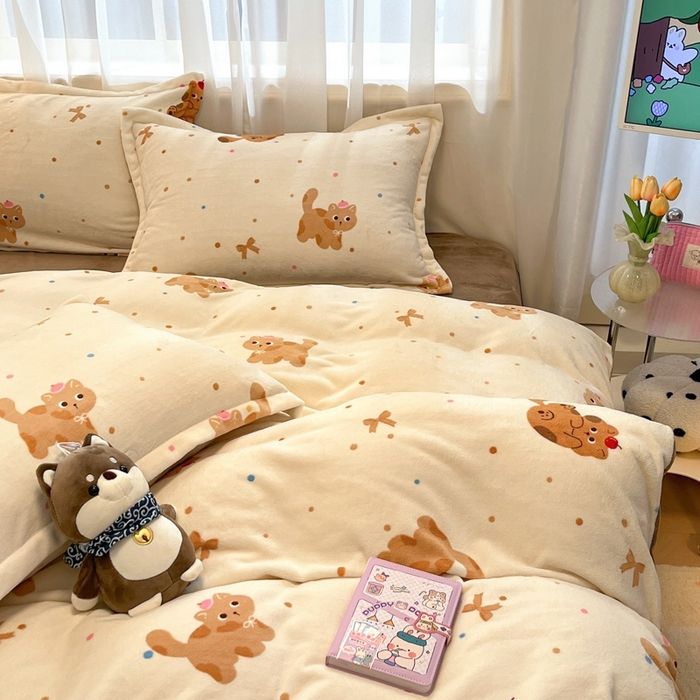 91家纺网 家纺一手货源 找家纺 2025新款田园花卉类印花牛奶绒被套单件 奇妙猫