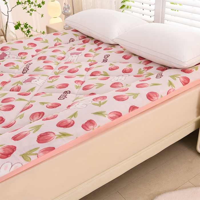 91家纺网 家纺一手货源 找家纺 富威堡家纺 2025新款高克重牛奶绒棉花床垫系列 花仙兔