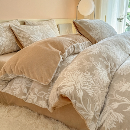 91家纺网 家纺一手货源 找家纺 其奥 2025新款8斤A类230克牛奶绒提花烂花四件套床笠款床单款 罗曼 褐咖