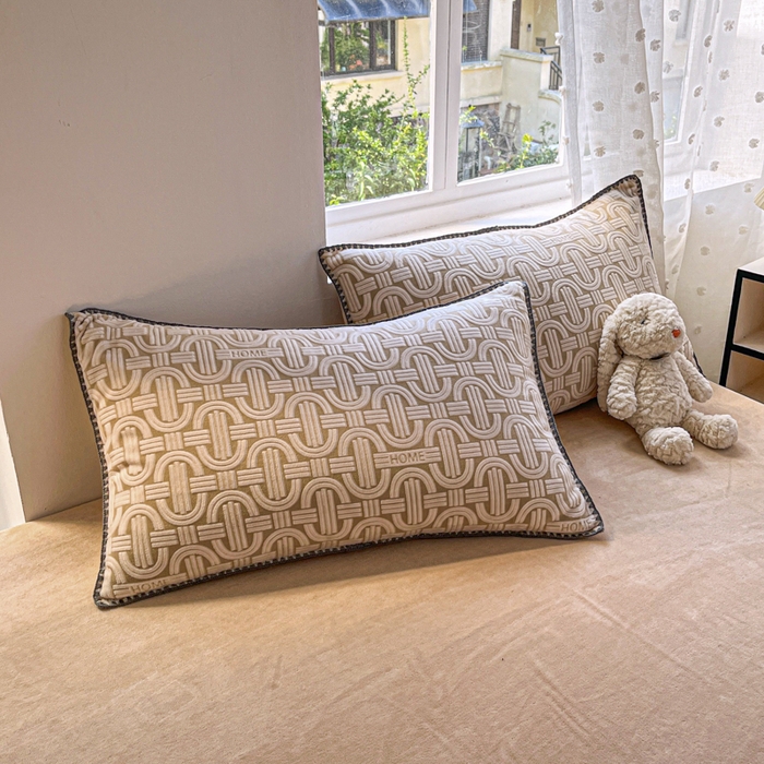 91家纺网 家纺一手货源 找家纺 晚依家纺 2024新款230g全消光牛奶绒四件套 巴克曼-米驼