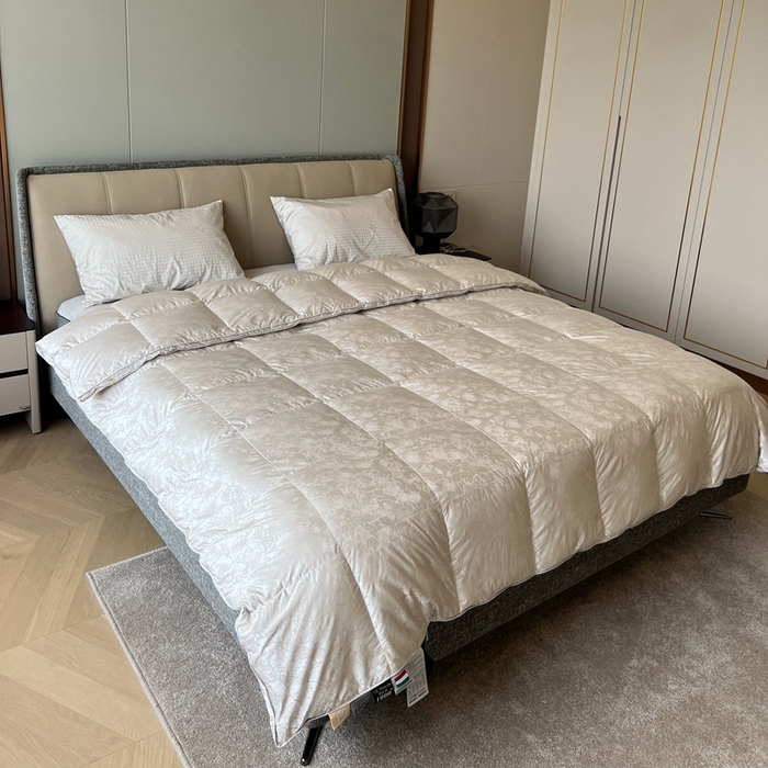 91家纺网 家纺一手货源 找家纺 （总）静若居 2024新款高精密真丝提花羽绒被壳婚庆款羽绒被壳厂家