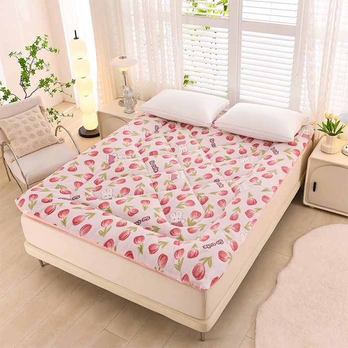 91家纺网 家纺一手货源 找家纺 富威堡家纺 2025新款高克重牛奶绒棉花床垫系列 花仙兔