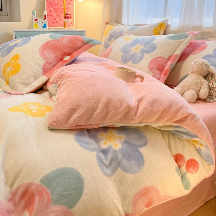 91家纺网 家纺一手货源 找家纺 2025新款田园花卉类印花牛奶绒被套单件 菲娜