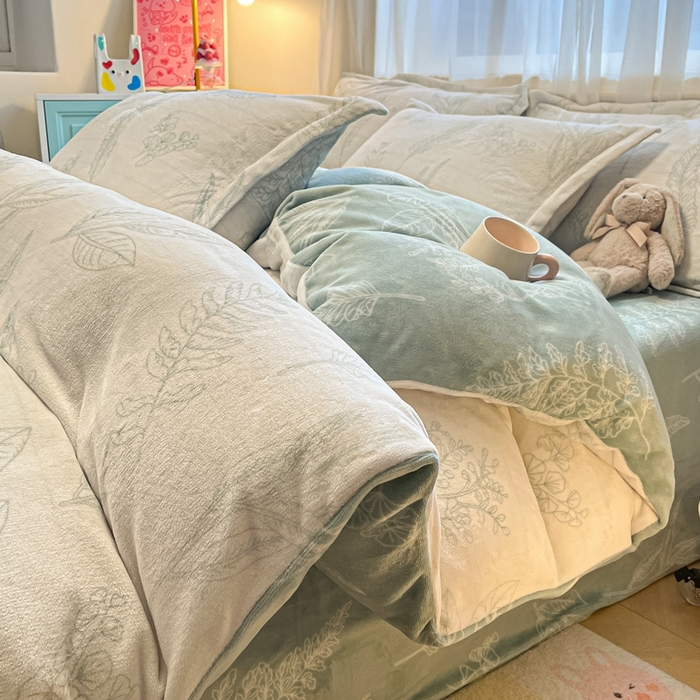 91家纺网 家纺一手货源 找家纺 2025新款田园花卉类印花牛奶绒被套单件 生态叶