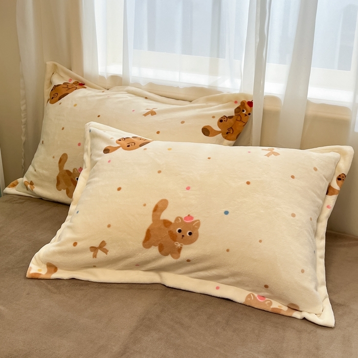 91家纺网 家纺一手货源 找家纺 2025新款田园花卉类印花牛奶绒被套单件 奇妙猫