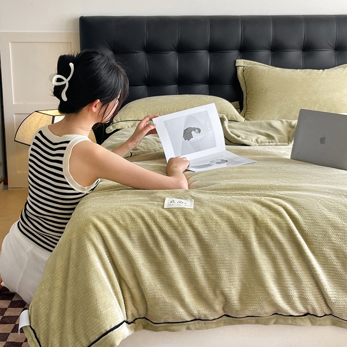 91家纺网 家纺一手货源 找家纺 欧邦 新款提花针织绒拉链款毯子牛奶绒单被套毯三件套 初见-芥黄