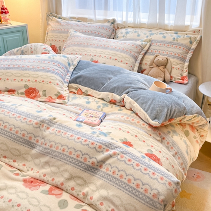 91家纺网 家纺一手货源 找家纺 2025新款田园花卉类印花牛奶绒被套单件 花美