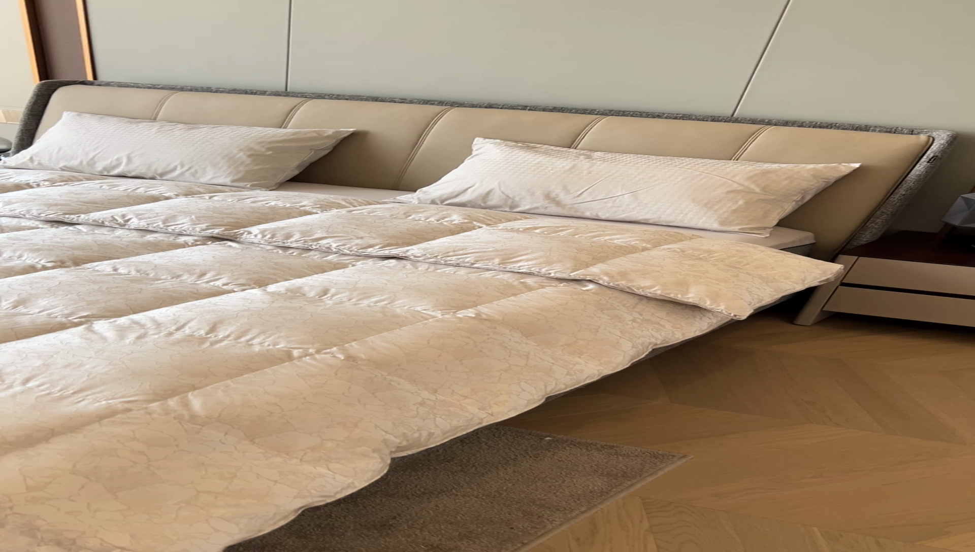 91家纺网 家纺一手货源 找家纺 （总）静若居 2024新款高精密真丝提花羽绒被壳婚庆款羽绒被壳厂家