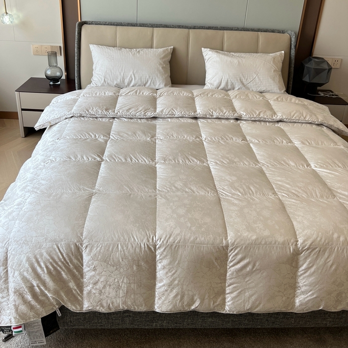 91家纺网 家纺一手货源 找家纺 （总）静若居 2024新款高精密真丝提花羽绒被壳婚庆款羽绒被壳厂家