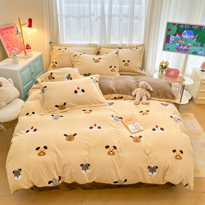 91家纺网 家纺一手货源 找家纺 2025新款田园花卉类印花牛奶绒被套单件 开心狗