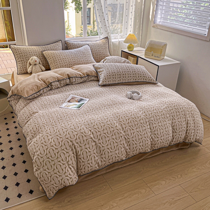 91家纺网 家纺一手货源 找家纺 晚依家纺 2024新款230g全消光牛奶绒四件套 巴克曼-米驼