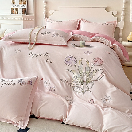 91家纺网 家纺一手货源 找家纺 大麦乐田 2024新款磨毛绣花四件套系列--缤纷花郁 缤纷花郁-山茶粉