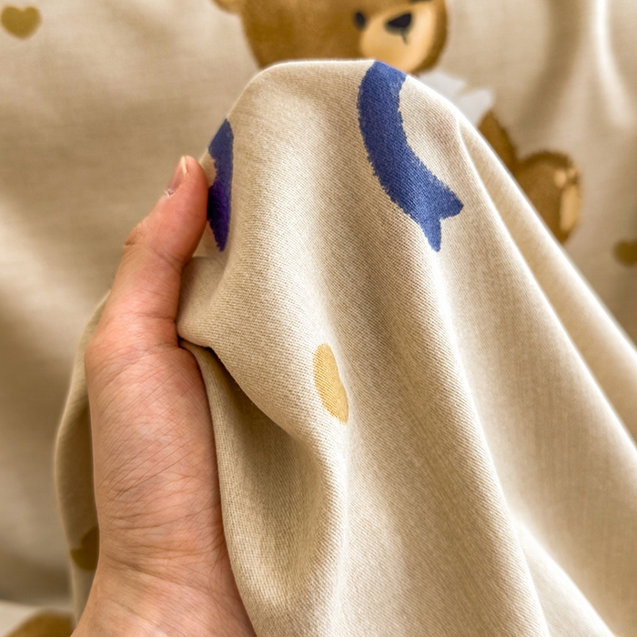 91家纺网 家纺一手货源 找家纺 芃成家纺 2024新款原棉加厚生态磨毛单床单 绅士熊