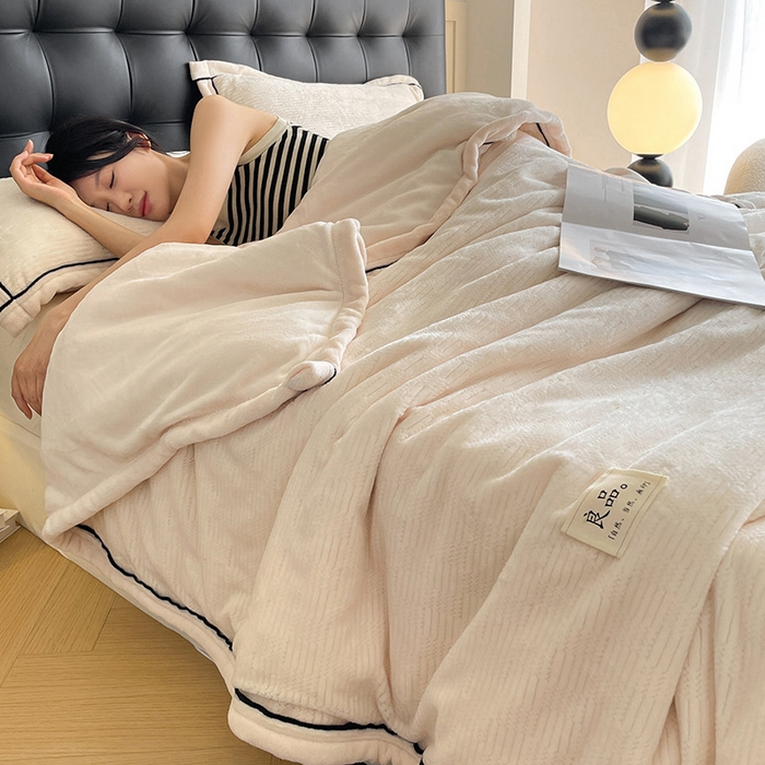 91家纺网 家纺一手货源 找家纺 欧邦 新款提花针织绒拉链款毯子牛奶绒单被套毯三件套 初见-米白