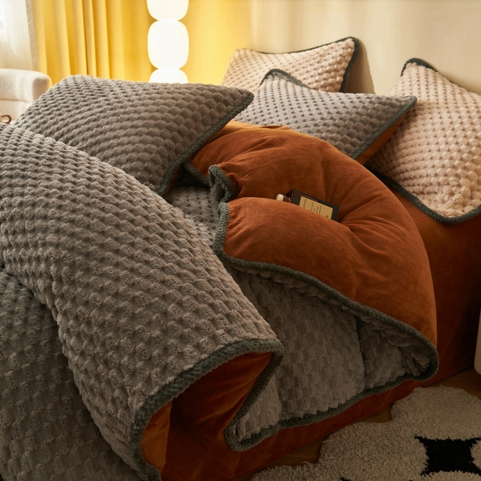 91家纺网 家纺一手货源 找家纺 吾诺家居 2024新款大豆豆绒可拆洗冬被 大豆豆-灰