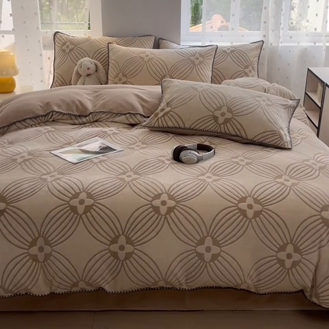 91家纺网 家纺一手货源 找家纺 晚依家纺 2024新款230g全消光牛奶绒四件套 新泽西-米咖