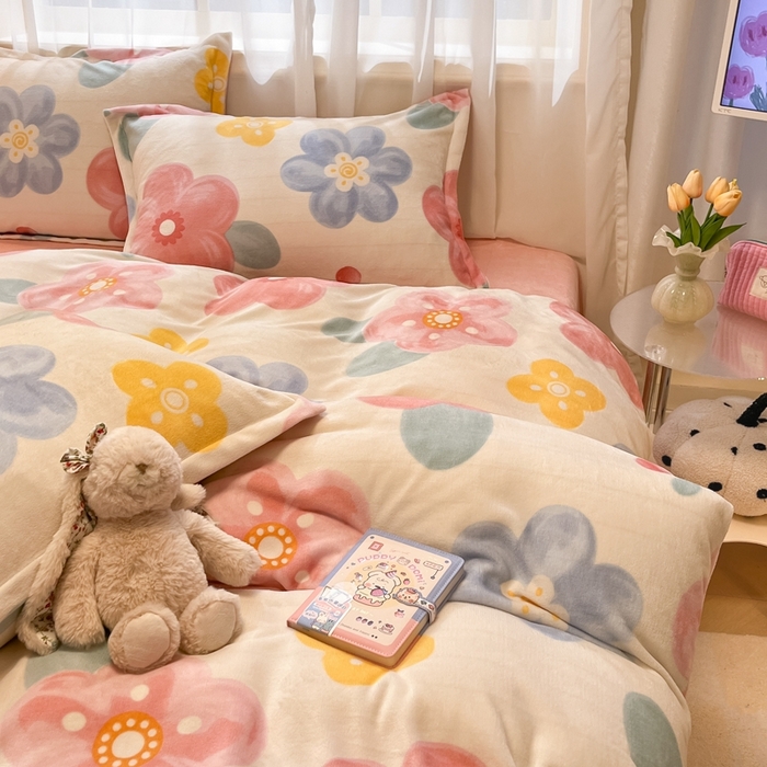 91家纺网 家纺一手货源 找家纺 2025新款田园花卉类印花牛奶绒被套单件 菲娜